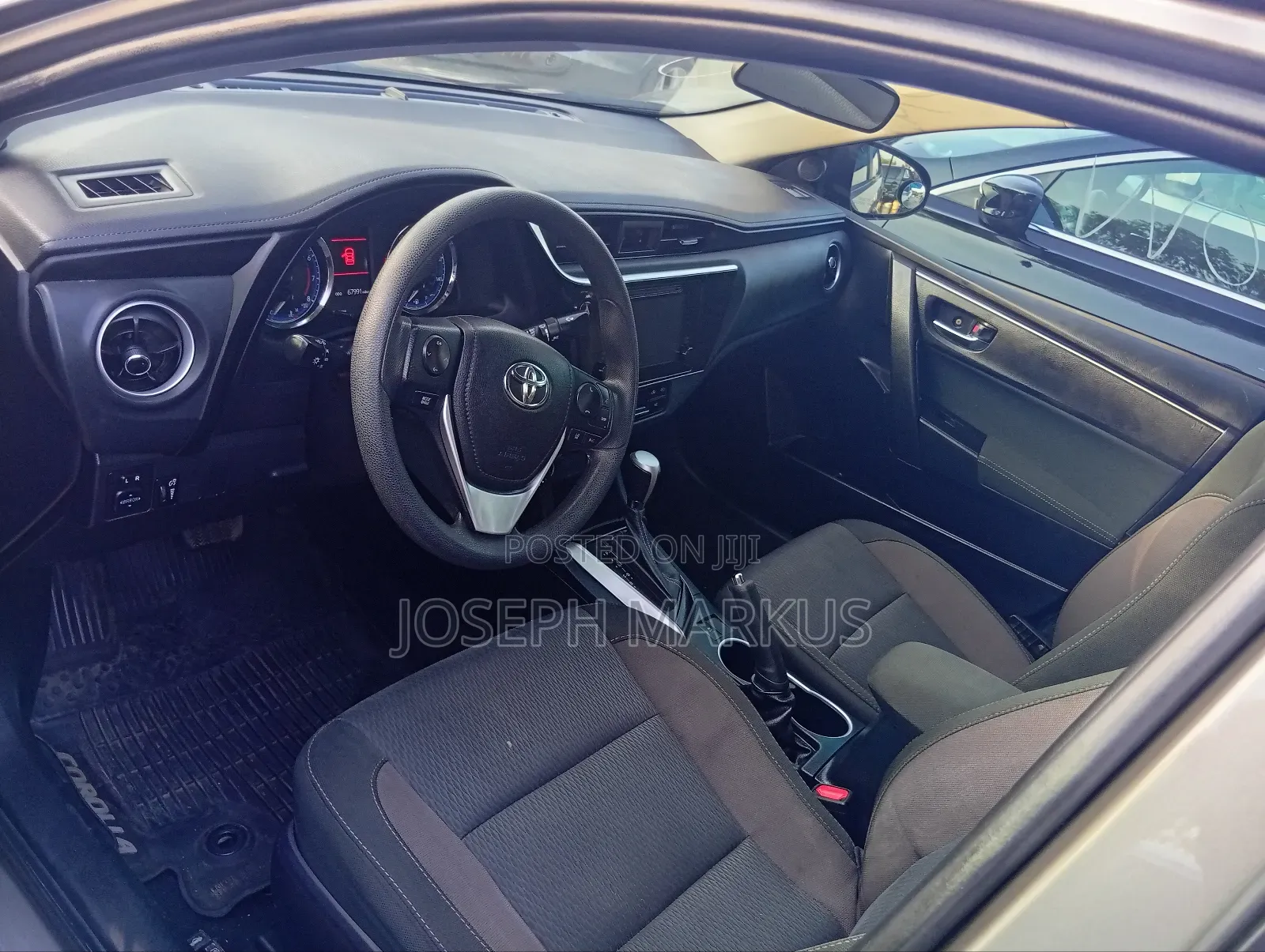 Toyota Corolla LE (1.8L 4cyl 2A) 2018 Gray