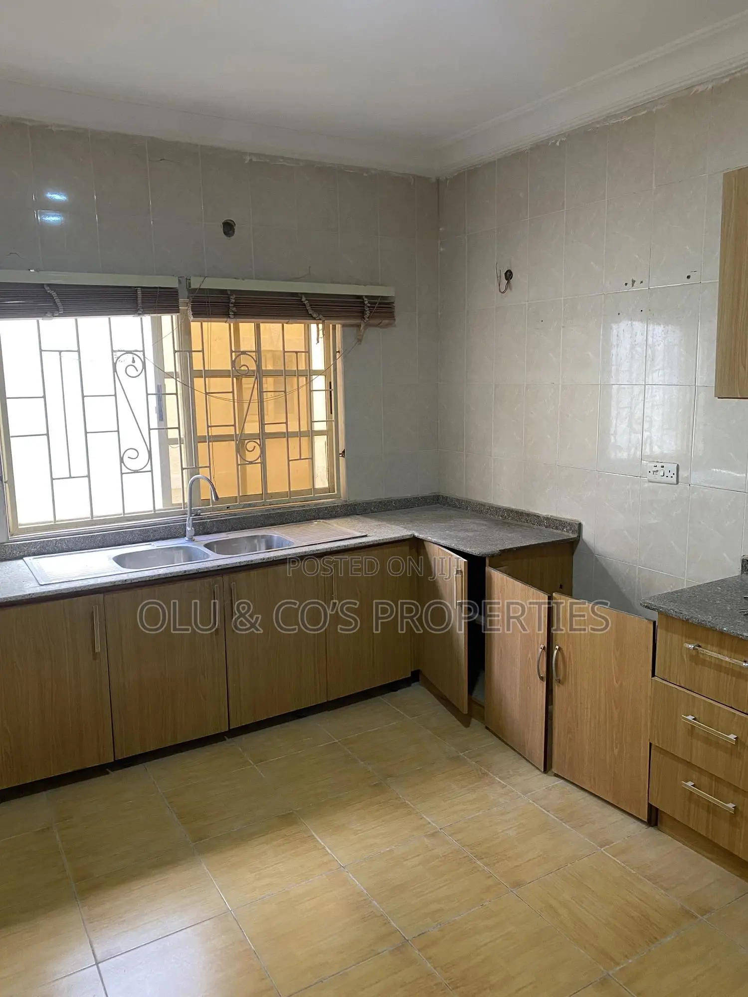3bdrm Bungalow in Fortroyal Estate, Lugbe District for rent