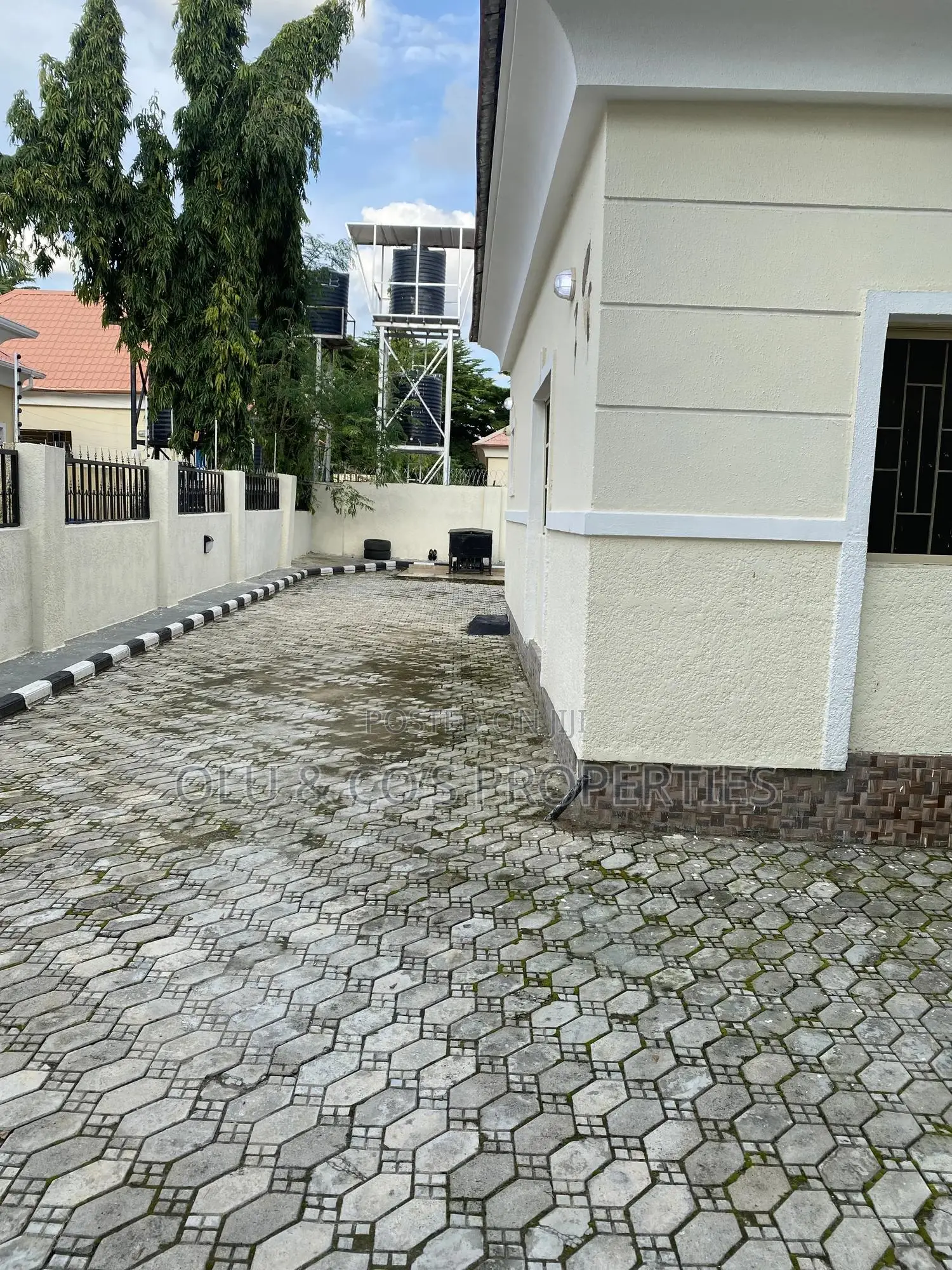 3bdrm Bungalow in Fortroyal Estate, Lugbe District for rent