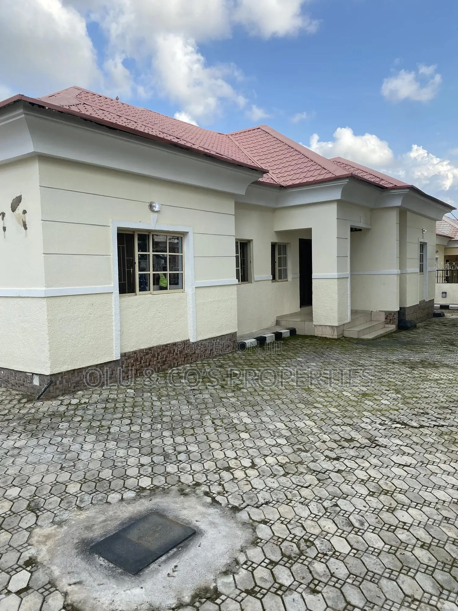 3bdrm Bungalow in Fortroyal Estate, Lugbe District for rent