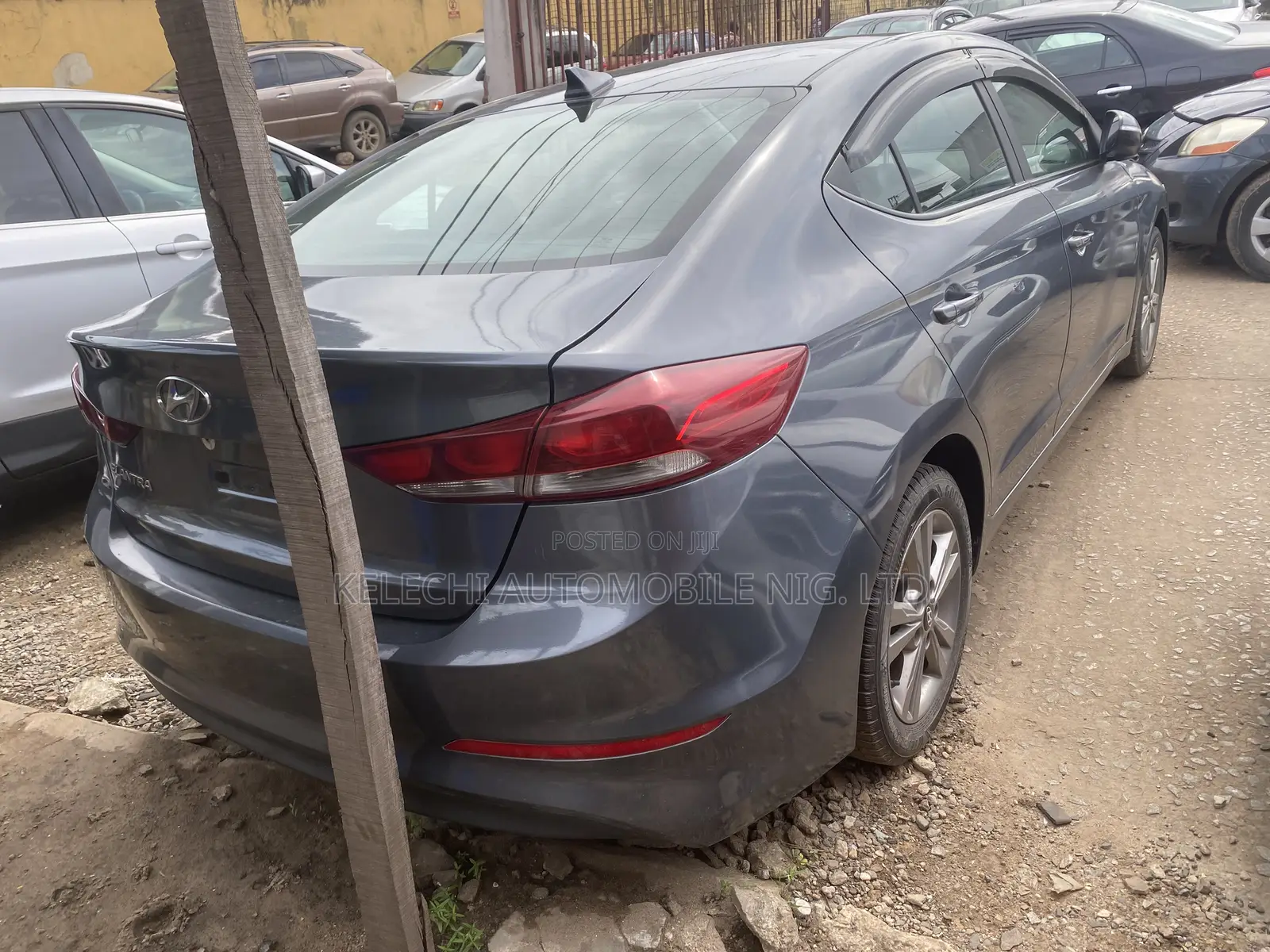 Hyundai Elantra SE Sedan FWD (1.8L 4cyl 6M) 2016 Gray