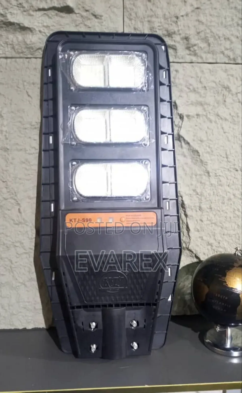 3 Eyes Divided Solar Light 400w