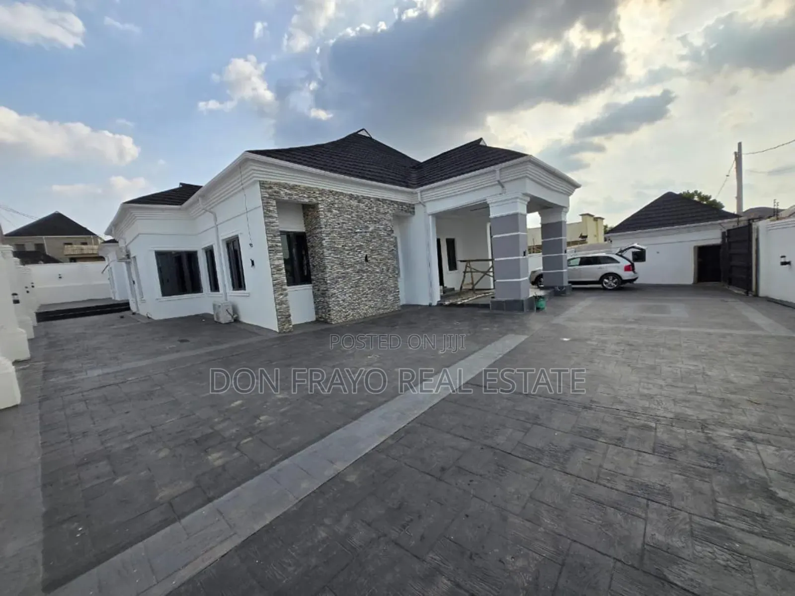 5bdrm Bungalow in Aiyegoro Estate, Akobo for sale