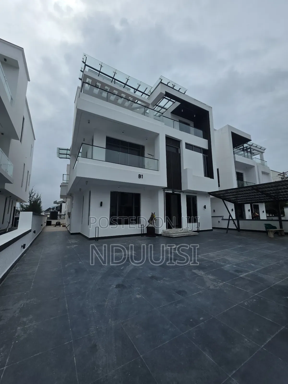 5bdrm Duplex in Lekki County Homes for sale