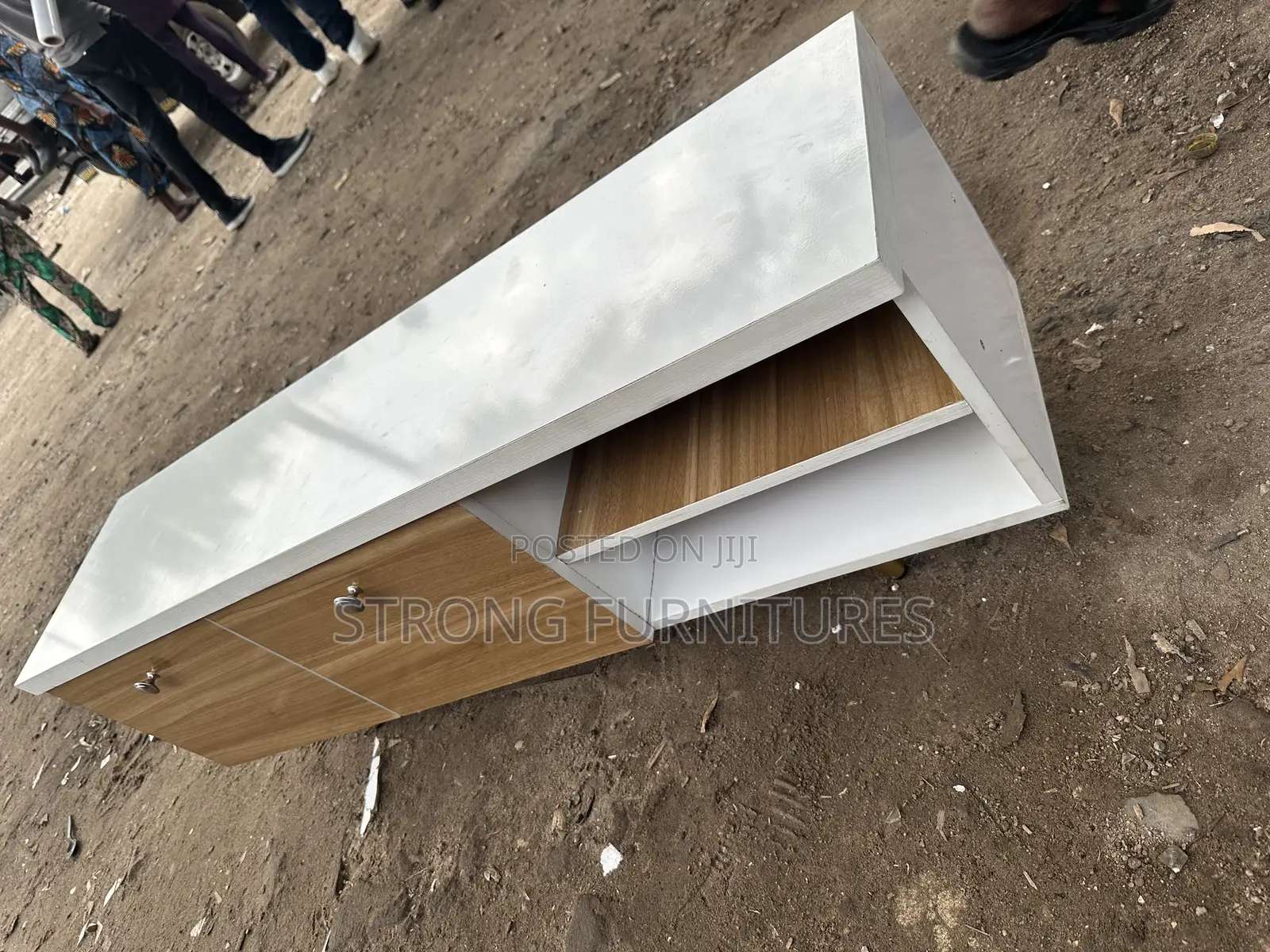 Simple Tv Shelve 4ft Size