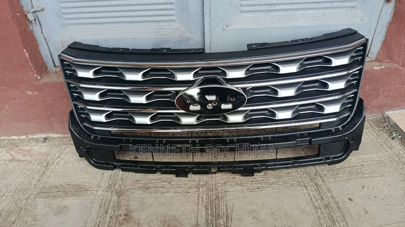 Front Grill Ford Explorer 2016