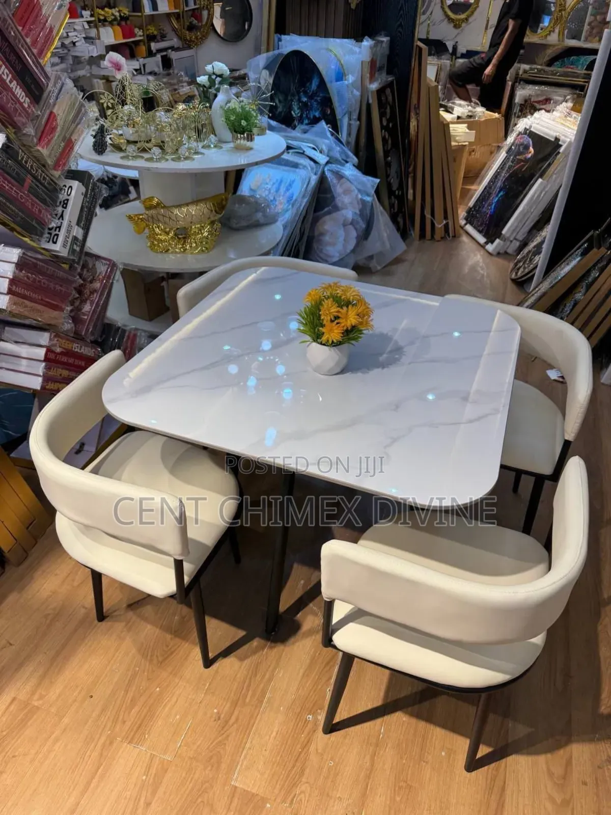 Minimalist Closeable 4 Seater Dinning