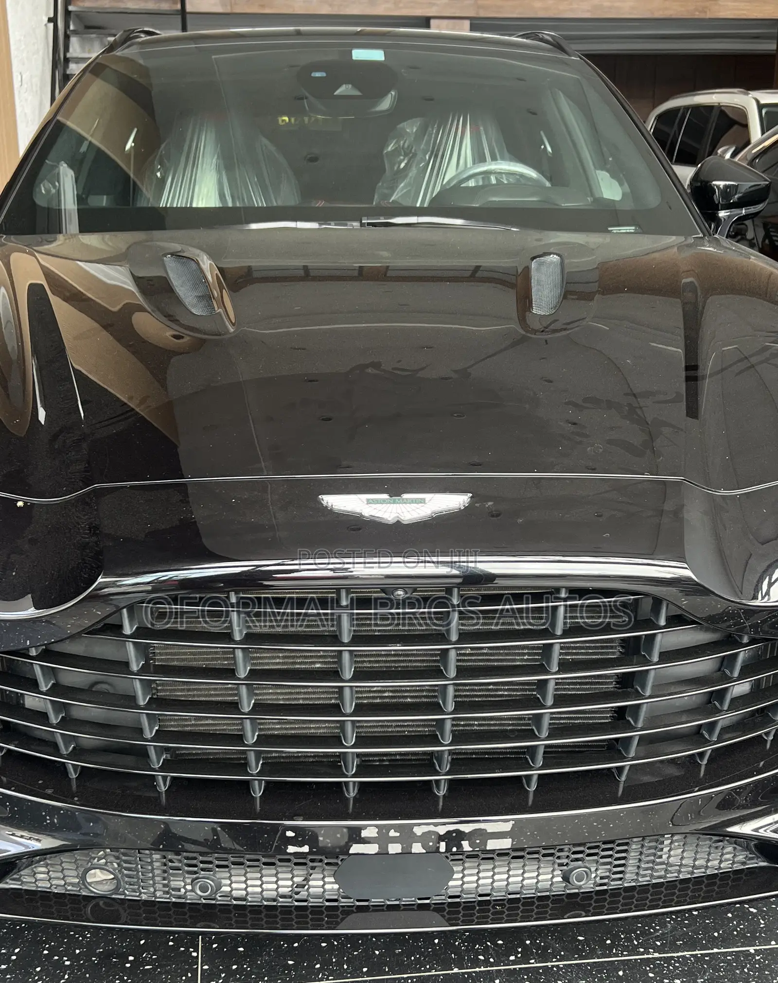 Aston Martin DBX 2023 Black