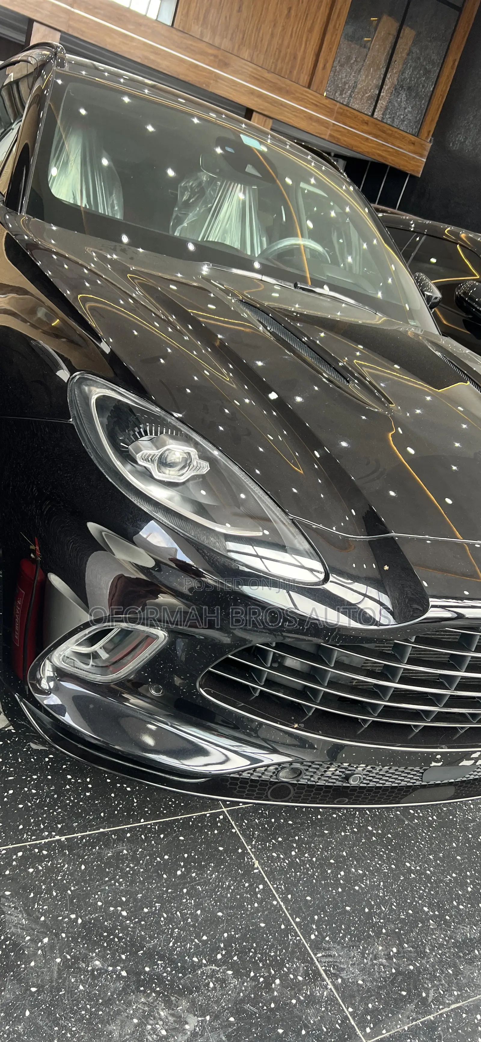 Aston Martin DBX 2023 Black