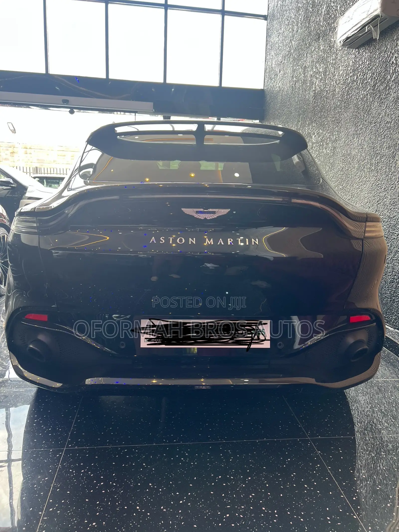 Aston Martin DBX 2023 Black