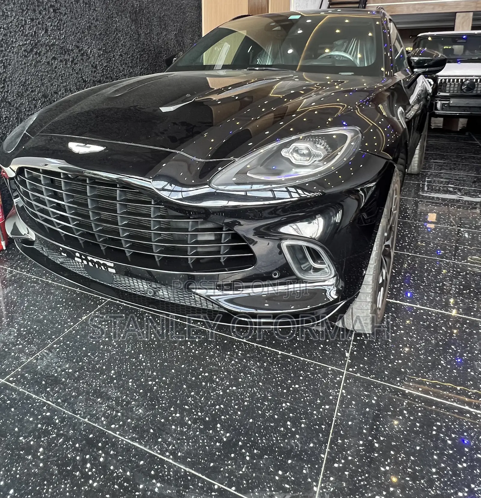 Aston Martin DBX 2023 Black