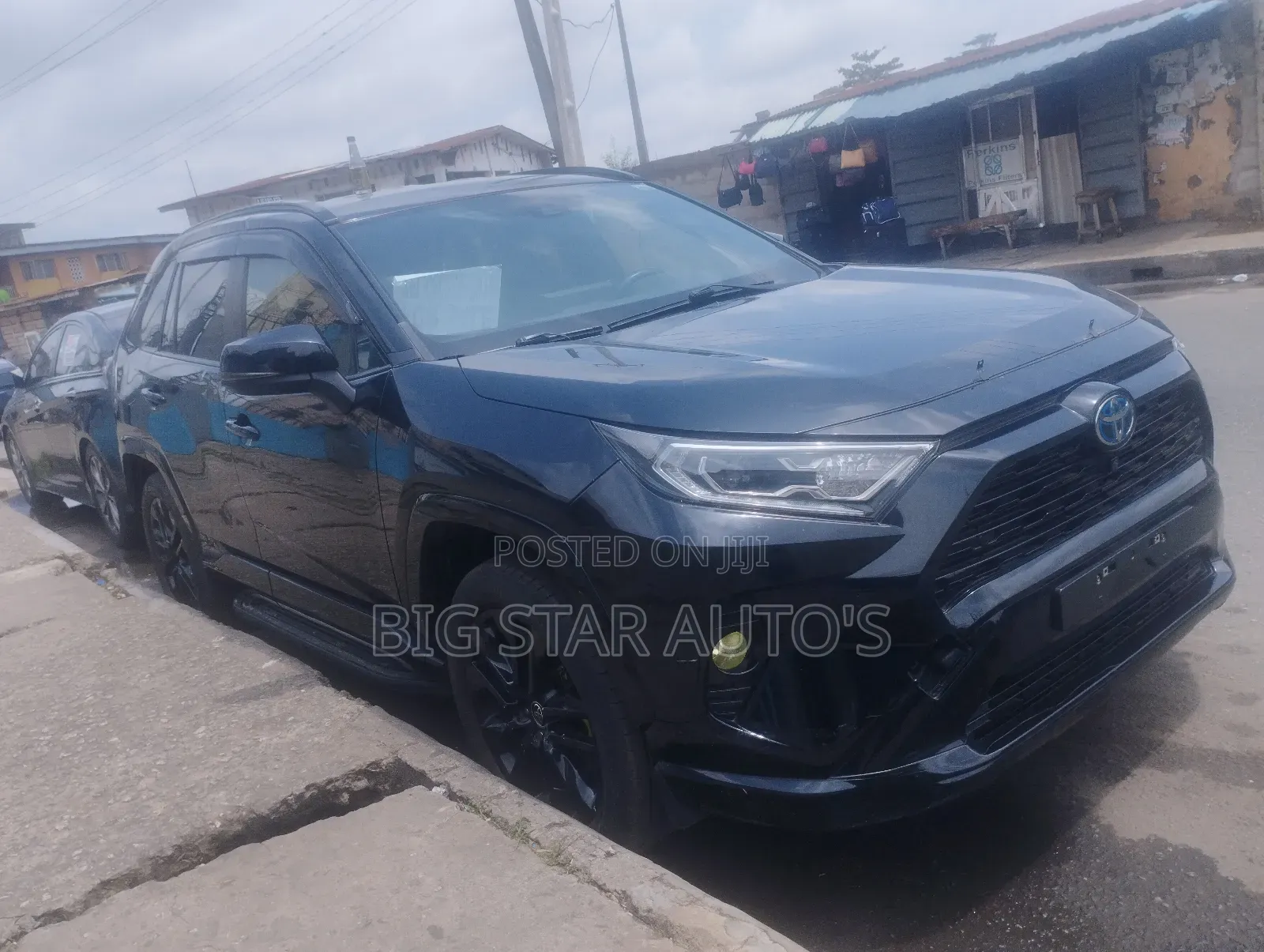 Toyota RAV4 XLE 2021 Black