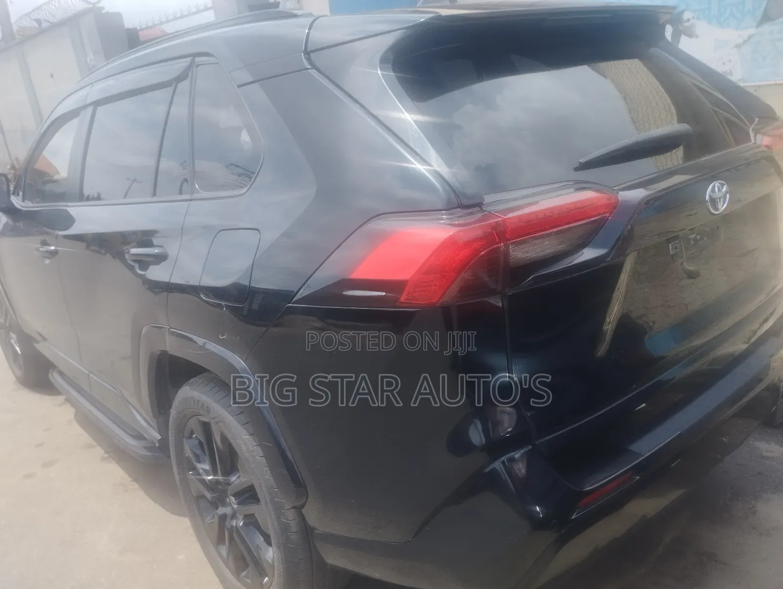 Toyota RAV4 XLE 2021 Black