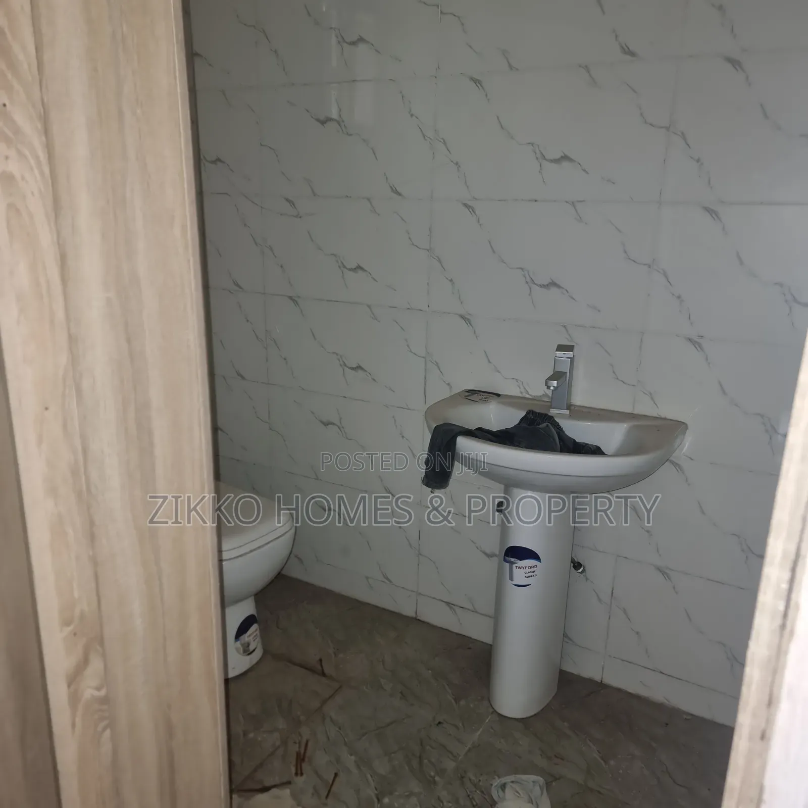 3bdrm Townhouse/Terrace in Boulevard Estate, Lekki for sale
