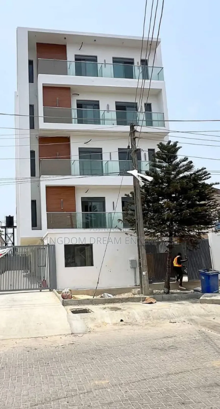 3bdrm Block of Flats in Lekki Phase 1 for rent