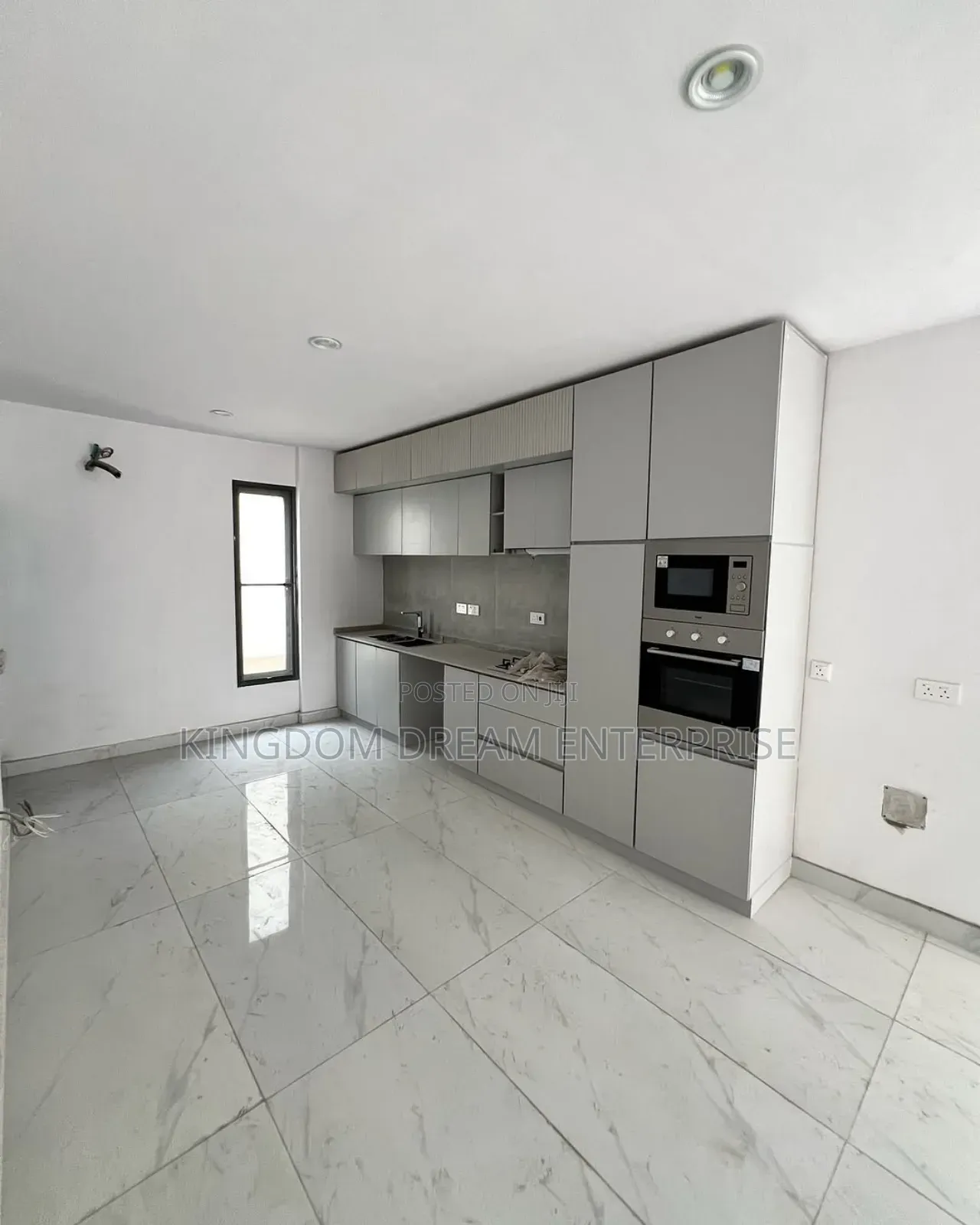 3bdrm Block of Flats in Lekki Phase 1 for rent