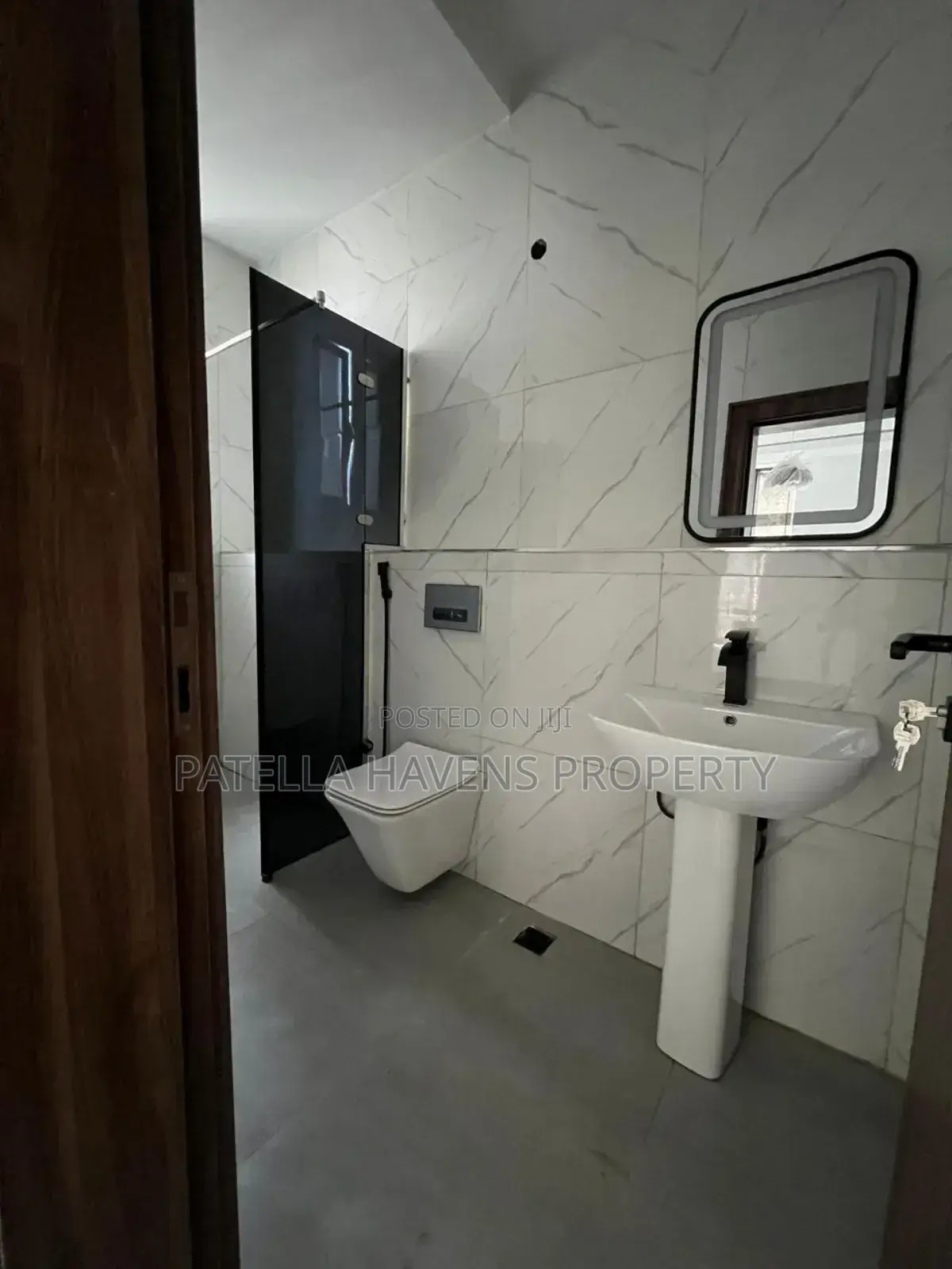 6bdrm Duplex in Apo Resettlement for sale