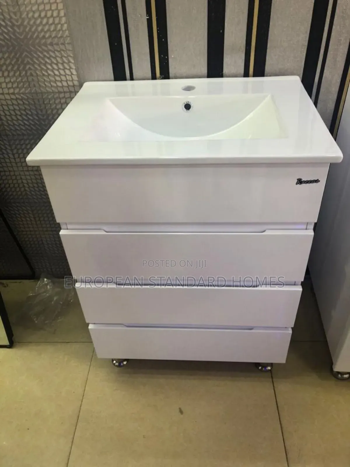 Cabinet Basin