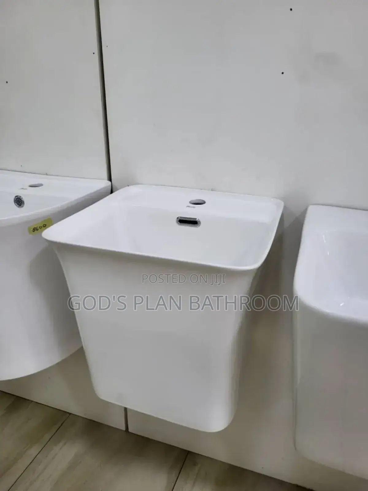 Parris 8700 Compact Wall Hug Basin