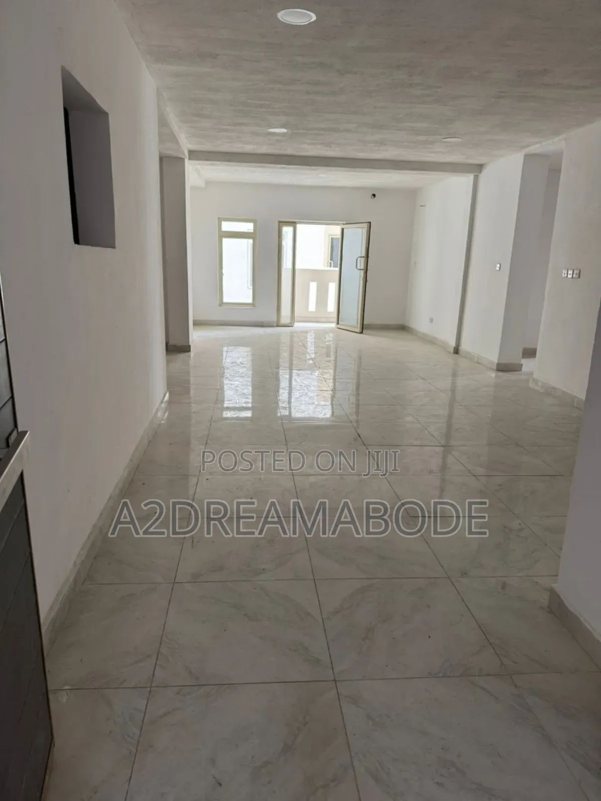 2bdrm Apartment in Lekki Phase 1 for rent