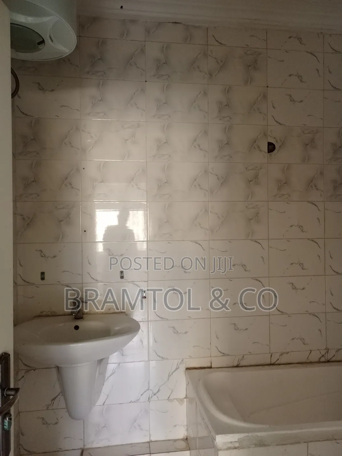 2bdrm Block of Flats in Plus Bq, Wuse 2 for rent