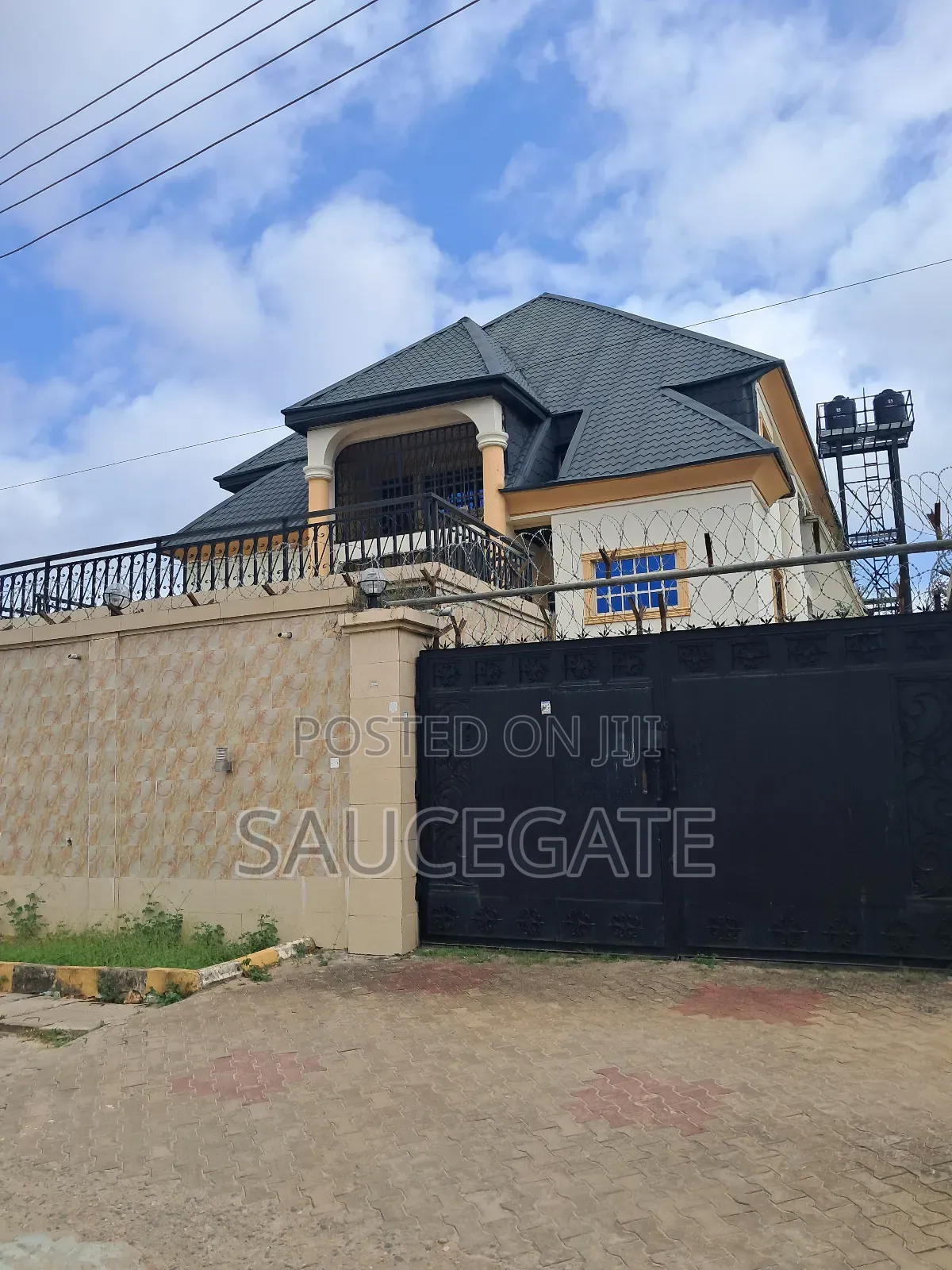 9bdrm Duplex in Prototype Estate for sale
