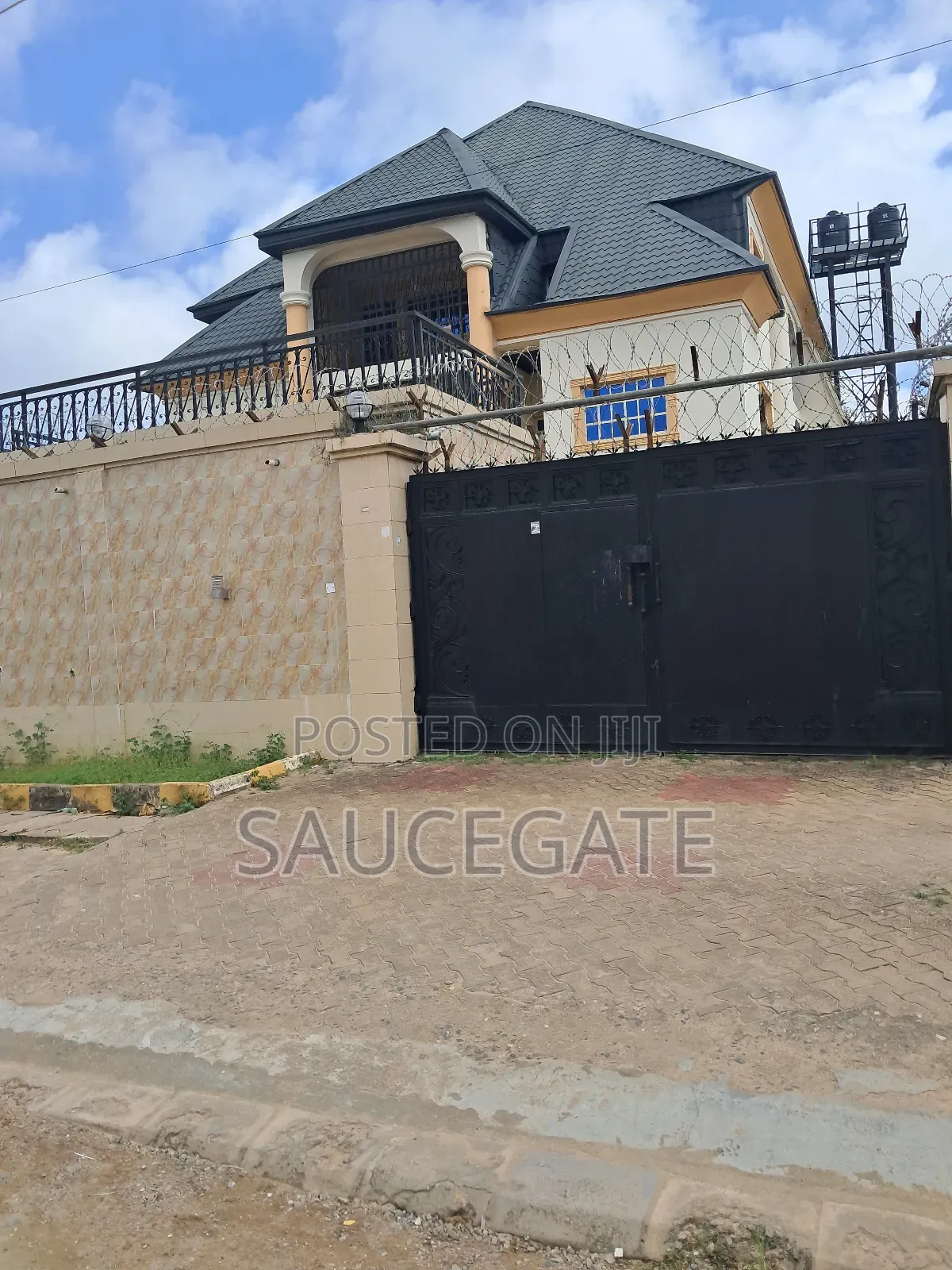 9bdrm Duplex in Prototype Estate for sale