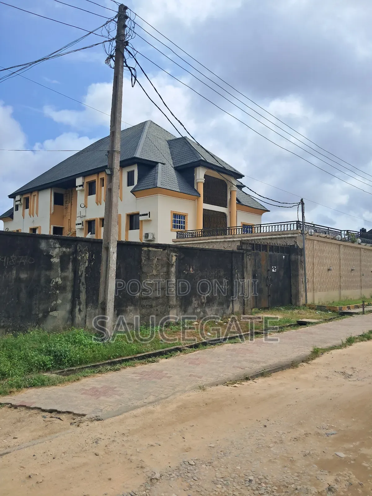 9bdrm Duplex in Prototype Estate for sale