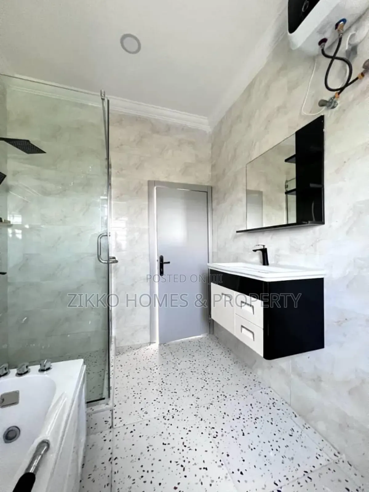 6bdrm Townhouse/Terrace in Orchid Road, Lekki for sale