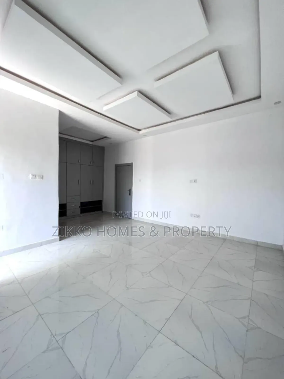 6bdrm Townhouse/Terrace in Orchid Road, Lekki for sale