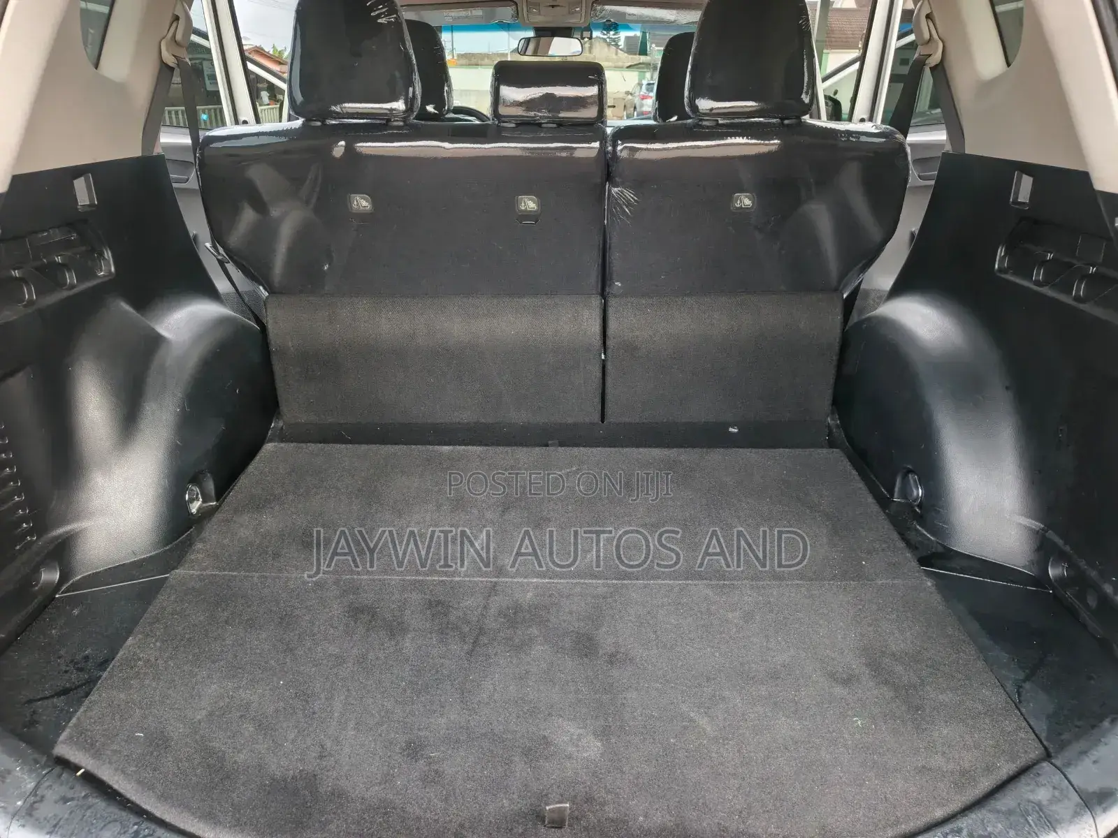 Toyota RAV4 LE AWD (2.5L 4cyl 6A) 2017 White