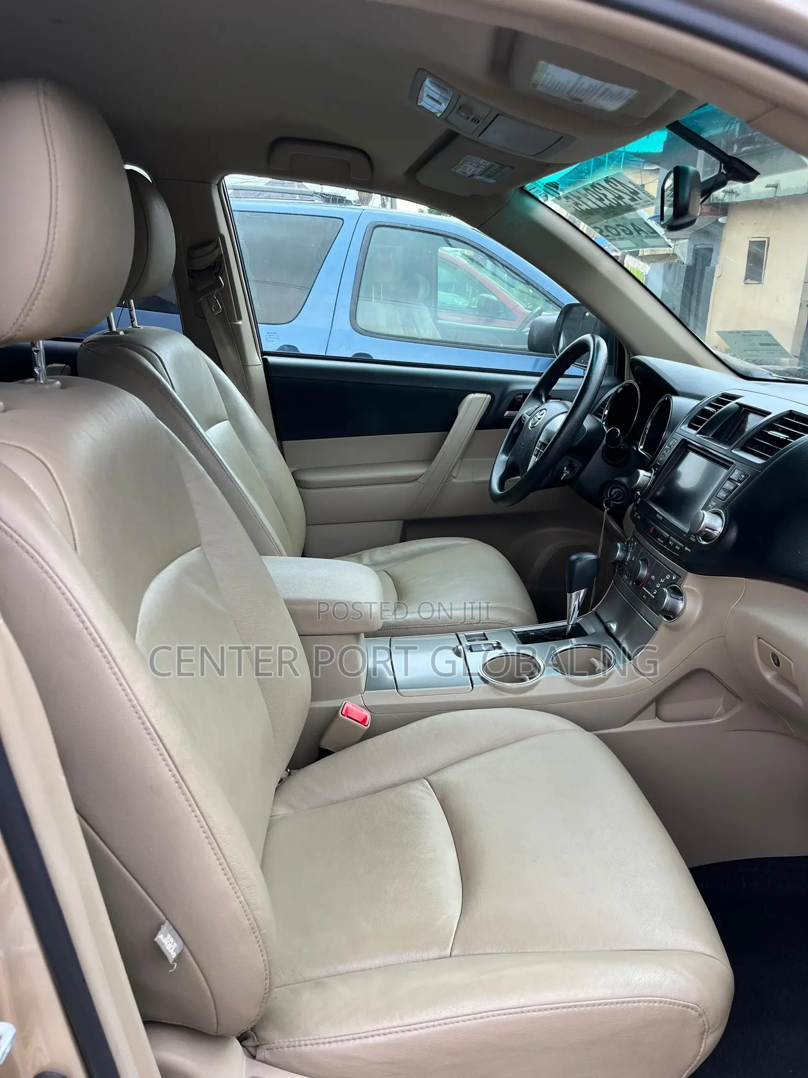 Toyota Highlander SE 2012 Gold