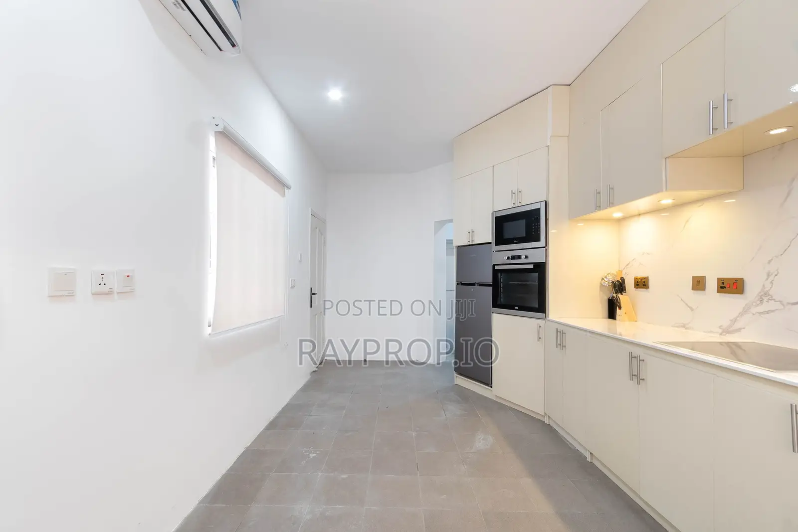 169879wt - Cozy 4 Bedroom Shortlet in Lekki Phase 1