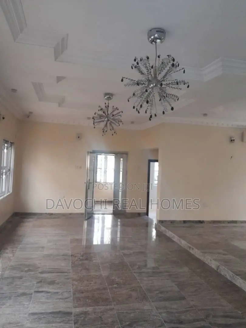 5bdrm Duplex in Chevron Drive for rent