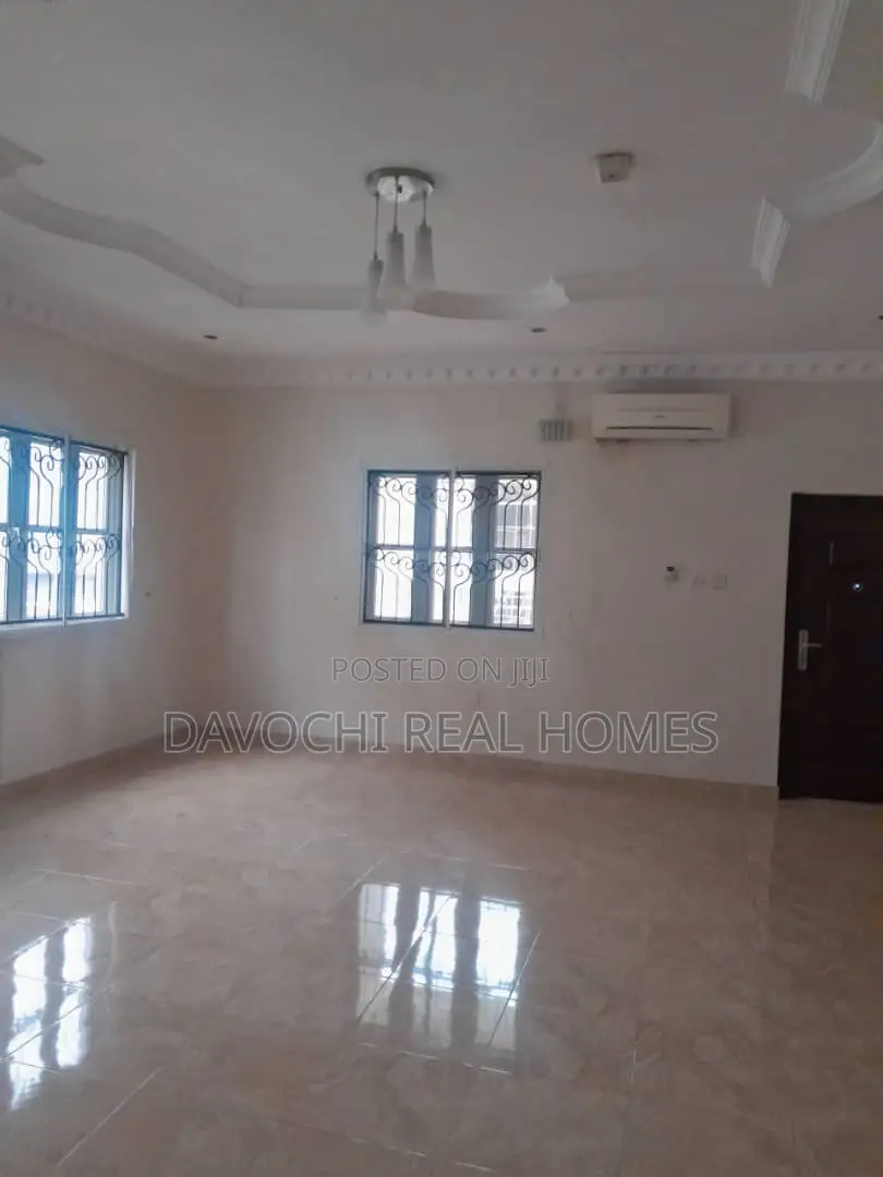 5bdrm Duplex in Chevron Drive for rent
