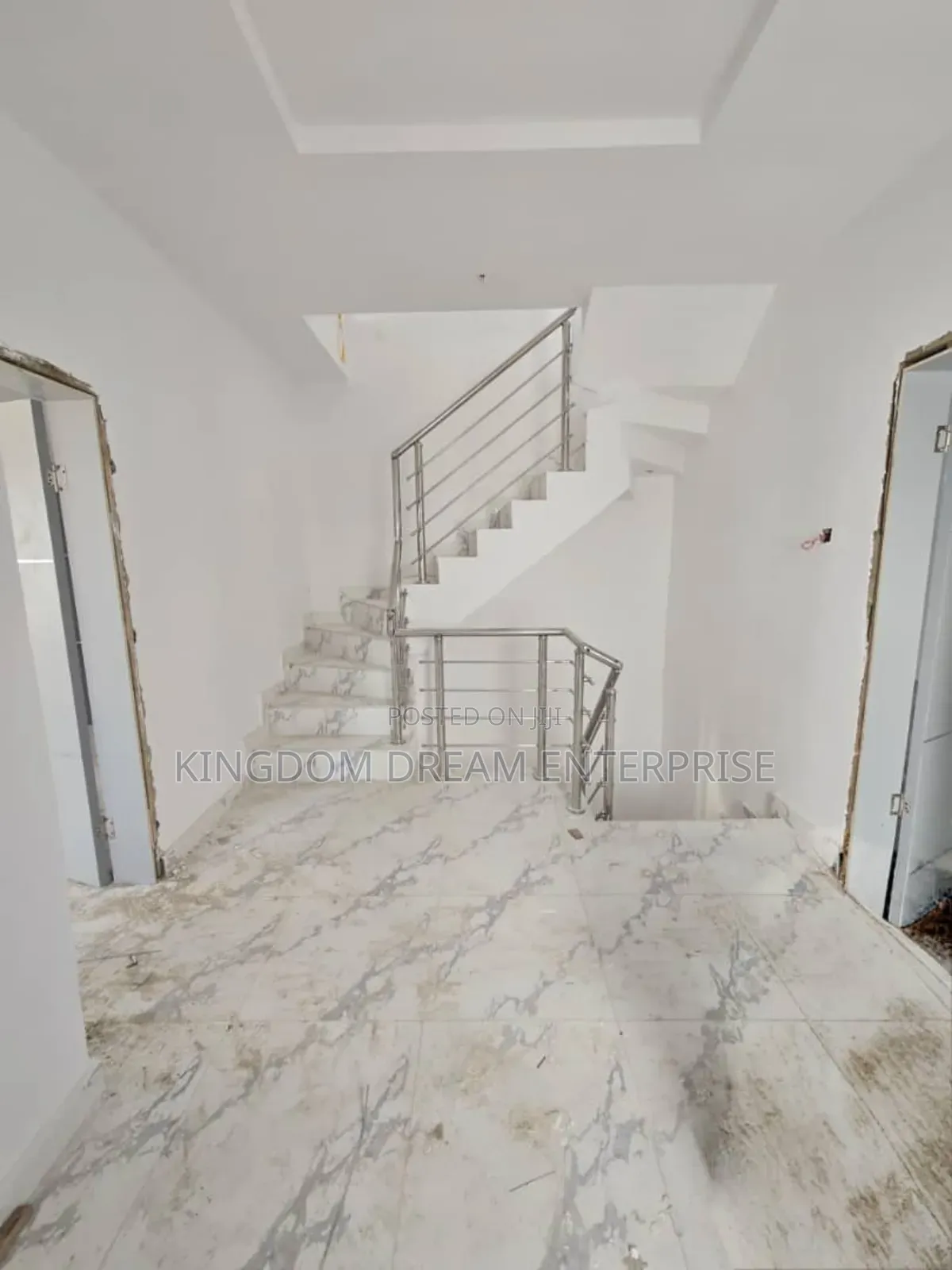 5bdrm Apartment in Osapa London Lekki for rent
