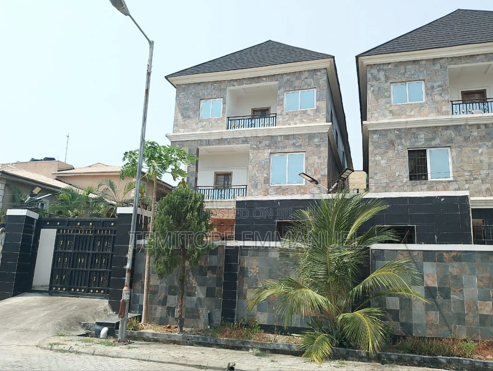 Furnished 10bdrm Apartment in Lekki Phase 1 for sale