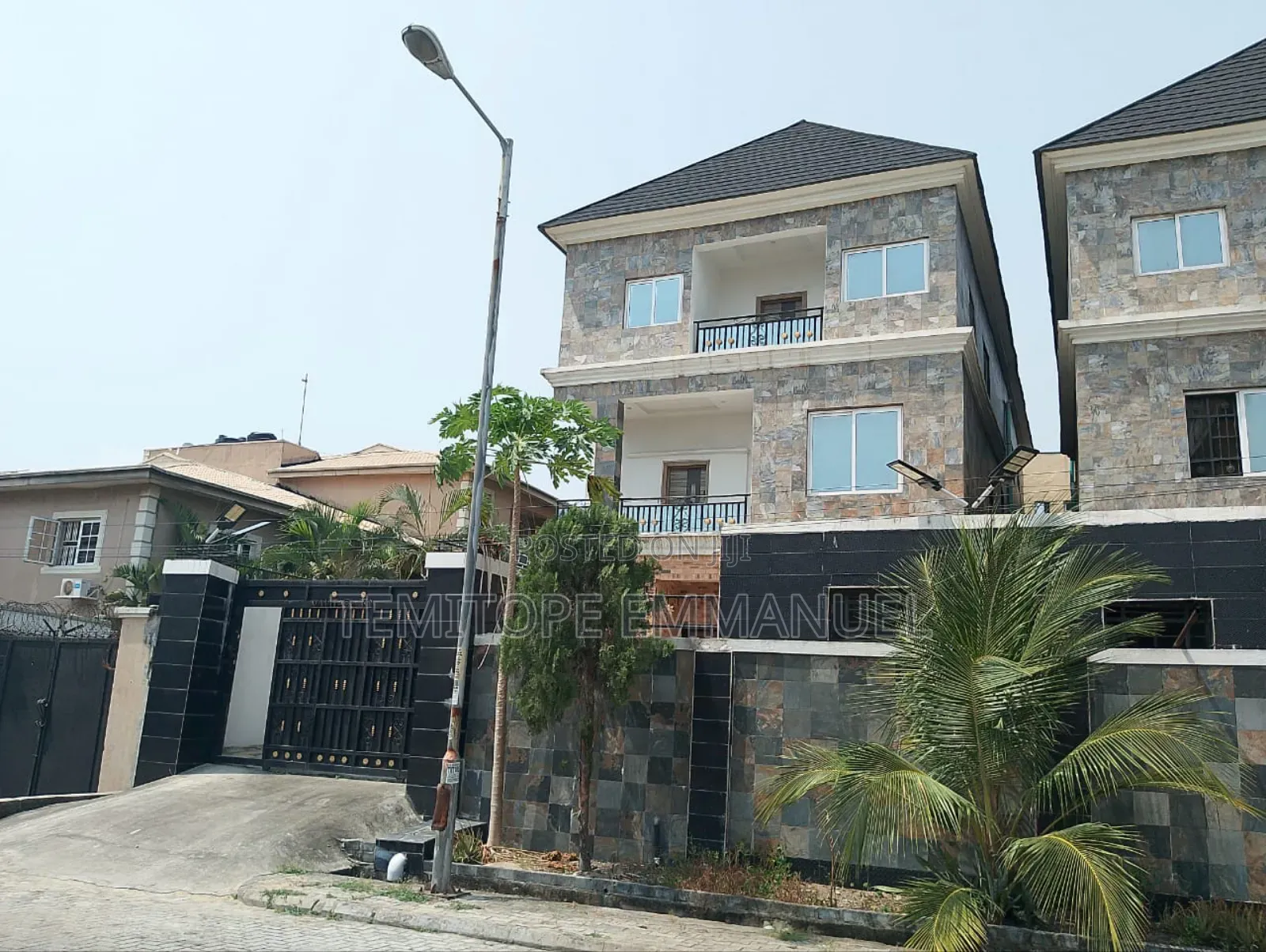 Furnished 10bdrm Apartment in Lekki Phase 1 for sale