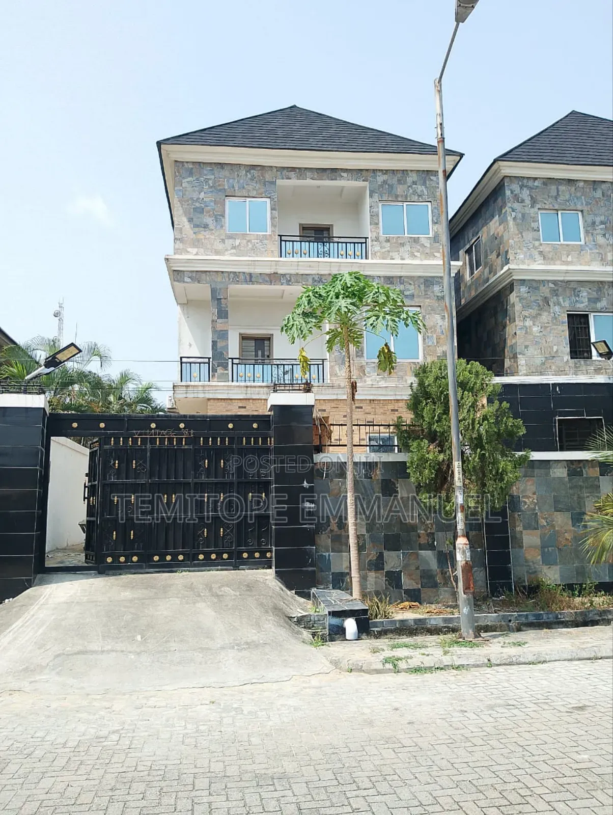 Furnished 10bdrm Apartment in Lekki Phase 1 for sale