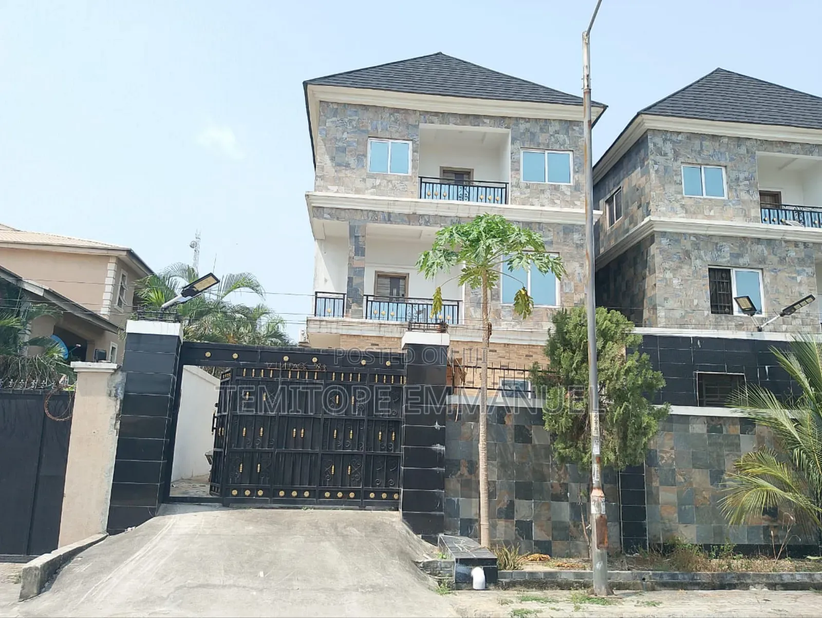 Furnished 10bdrm Apartment in Lekki Phase 1 for sale