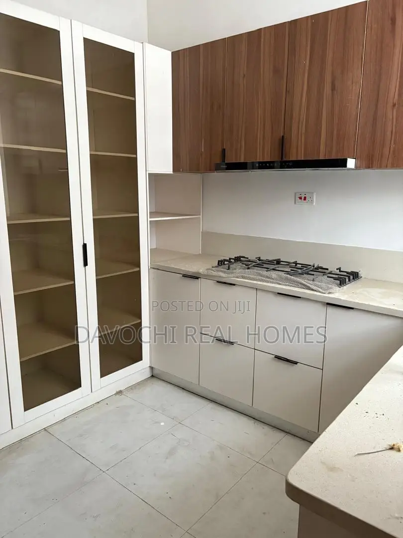 4bdrm Duplex in Chevron for rent