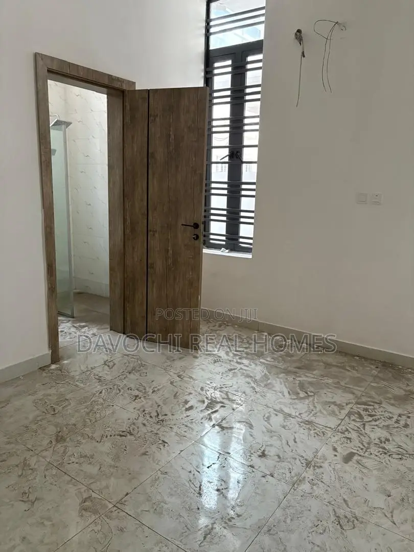 4bdrm Duplex in Chevron for rent