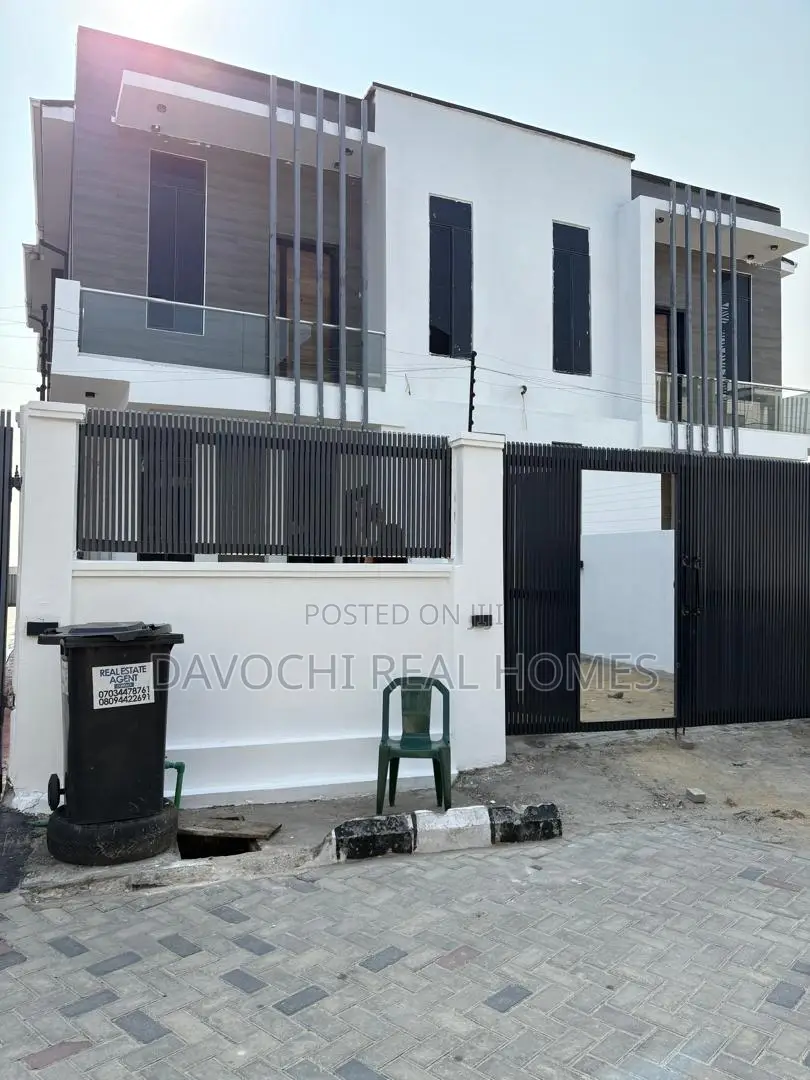 4bdrm Duplex in Chevron for rent