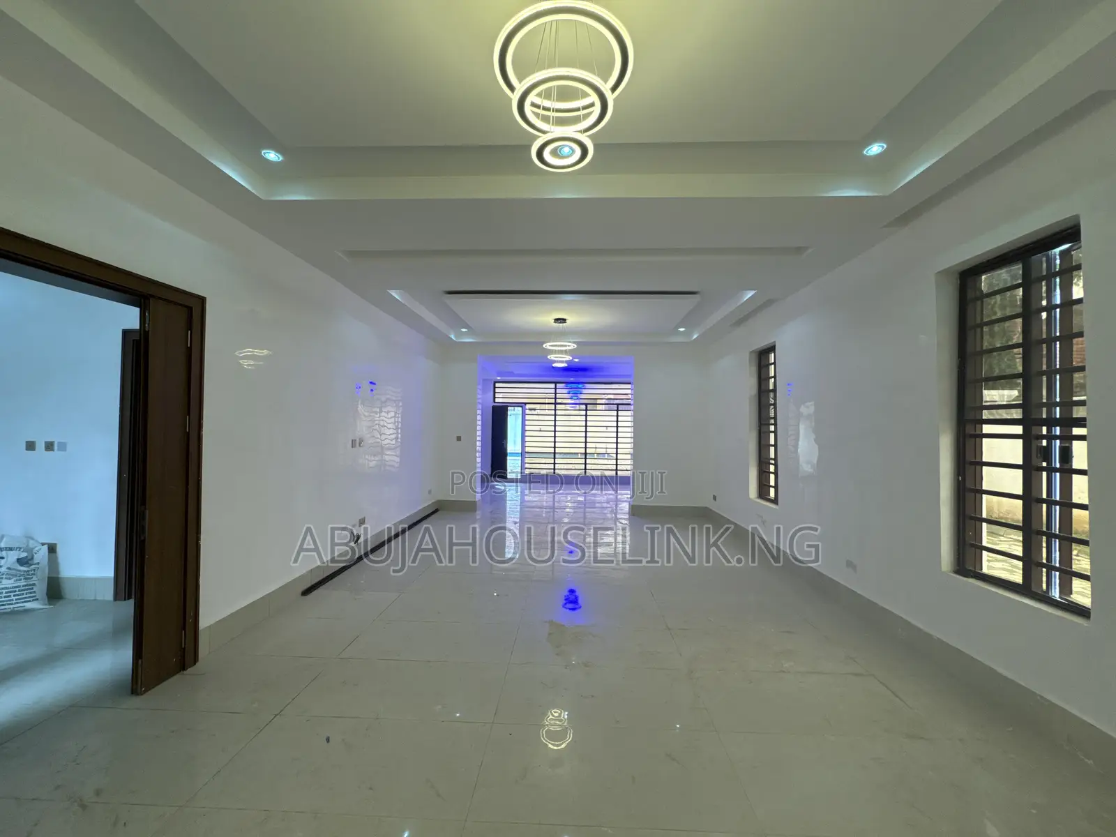 5bdrm Duplex in Efab Metropolis for sale