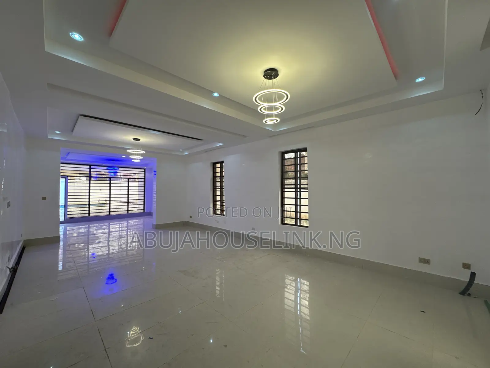 5bdrm Duplex in Efab Metropolis for sale