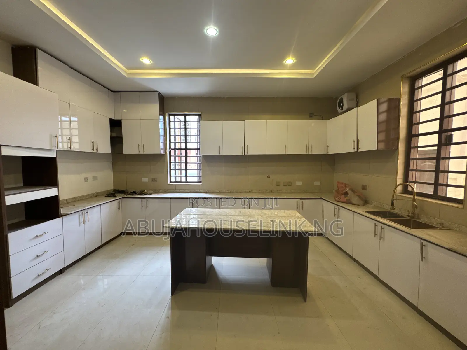 5bdrm Duplex in Efab Metropolis for sale