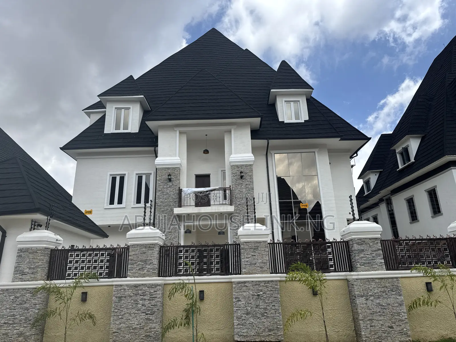 7bdrm Duplex in Efab Metropolis for sale