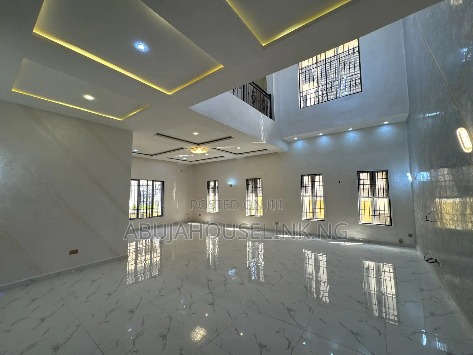 7bdrm Duplex in Efab Metropolis for sale