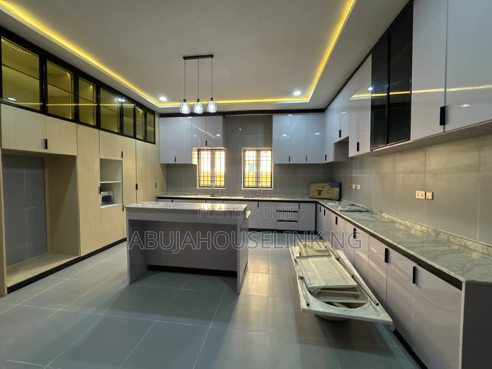 7bdrm Duplex in Efab Metropolis for sale