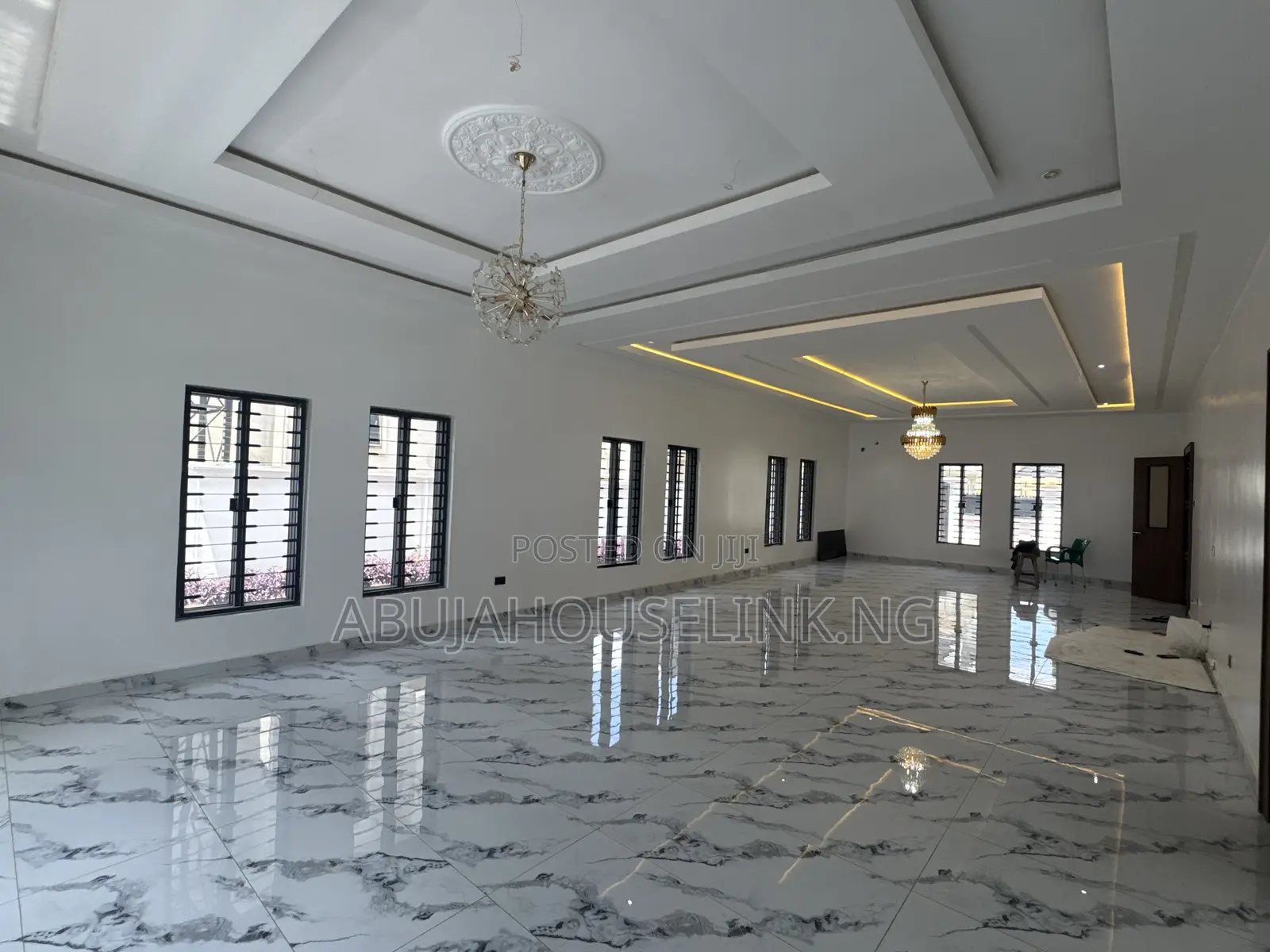 7bdrm Duplex in Efab Metropolis for sale